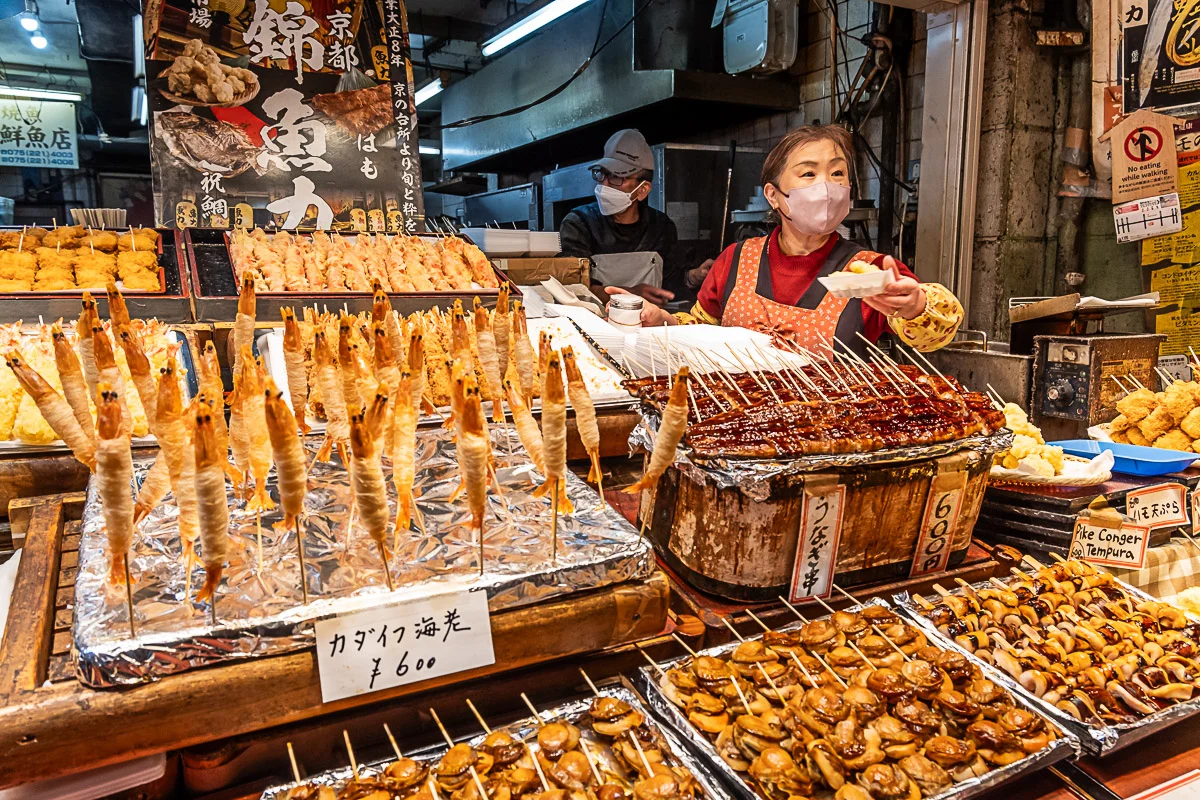 Gegrillte Meeresfrüchte Kyoto Nishiki Markt